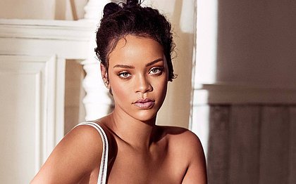 Rihanna deixa seguidores chocados com foto de sósia mirim
