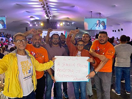 Em evento com Lula, servidores protestam contra proposta de aumento do Planserv