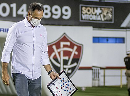 Técnico Wagner Lopes não tem conseguido fazer o Vitória encontrar o caminho do gol nas últimas rodadas da Série B