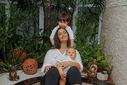 A escritora Gabriela Lacerda foi buscar respostas sobre as novas crianças quando estava tentando engravidar do primeiro filho, Gael. Hoje, também é mãe de Benício
