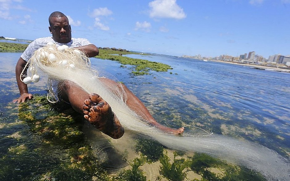 Bahia Pesca cadastra pescadores e marisqueiras afetados pelo óleo