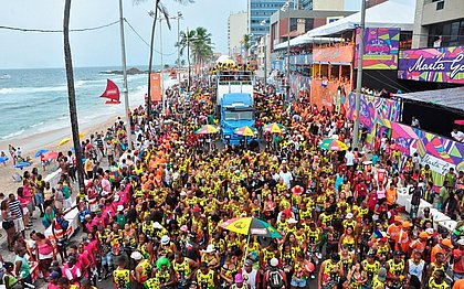 Trio elétrico com 'cinema ambulante' é opção para Carnaval em 2021