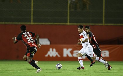 Pelo CRB, Léo Ceará enfrentou o Vitória e marcou gol