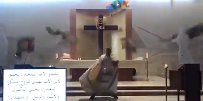 Padre foge durante missa online após explosão em Beirute; veja vídeo