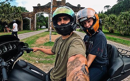 Grazi Massafera e Caio Castro viajam de moto pelo Paraná, terra da atriz