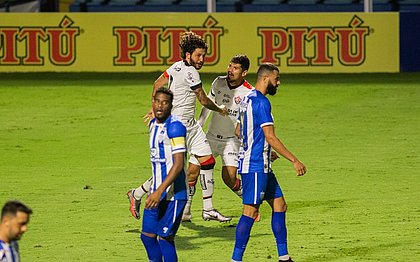 Fernando Neto e Léo Ceará marcaram para o Vitória contra o Avaí
