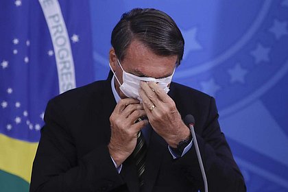 Bolsonaro mandou atrasar boletins da covid-19 para evitar telejornais, diz site