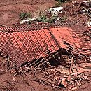 Casa soterrada após rompimento de barragem