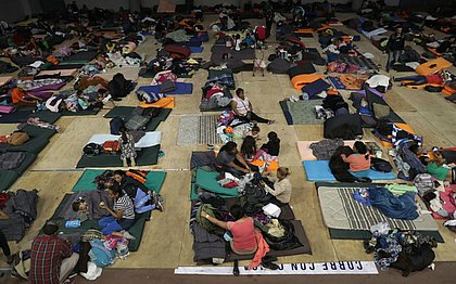 Em Tijuana, imigrantes de caravana terão longa espera por asilo nos EUA