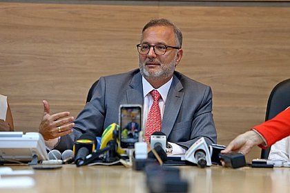 Após ofensas contra chef, secretário de Saúde da Bahia pede exoneração do cargo