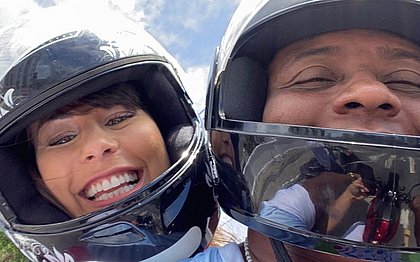 Jéssica Senra pega 'carona' de moto para o Campo Grande: 'Brota nesse motão'