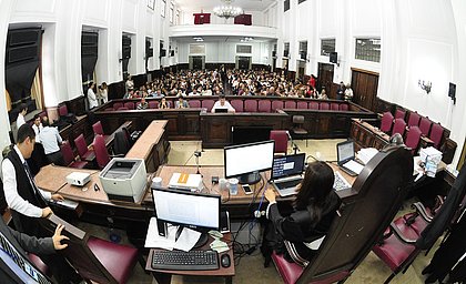 Salão do Júri do Fórum Ruy Barbosa no segundo dia do julgamento de Kátia Vargas