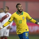 Neymar fez hat-trick na partida contra o Peru