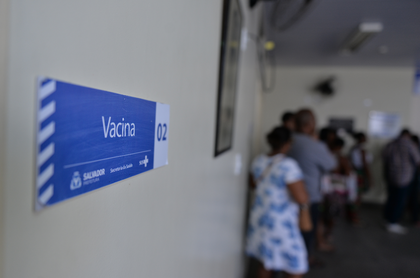 Dose de vacina de febre amarela será dividida entre pacientes na Bahia