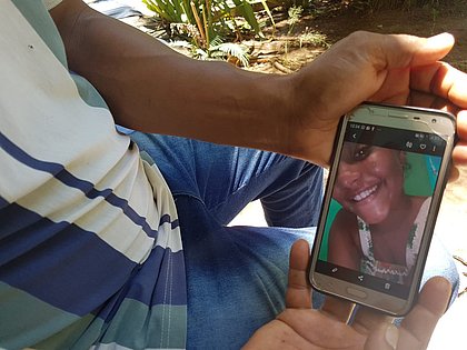 'Mataram e mandaram foto', diz pai de jovem achada no Jardim Santo Inácio 
