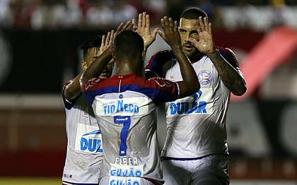 Aniversariante do dia, Fernandão marcou seu sexto gol em seis partidas pelo tricolor