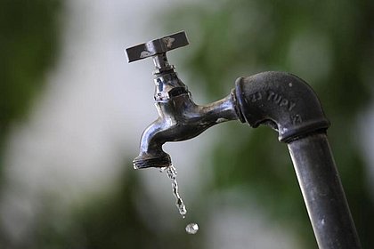 112 bairros de Salvador e 12 cidades baianas não terão água segunda; veja lista
