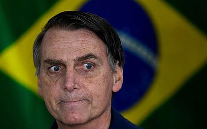 A apoiadores, Bolsonaro volta a justificar gastos do cartão corporativo