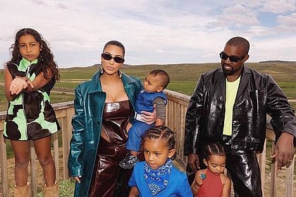 Kim e Kanye encaminham divórcio, mas educação dos filhos vira disputa