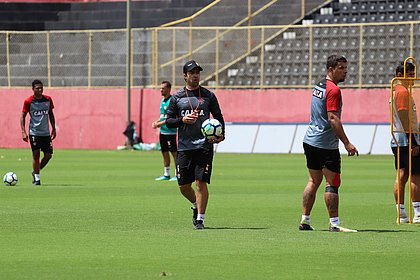 João Burse comandará o Vitória nas seis rodadas finais do Brasileirão