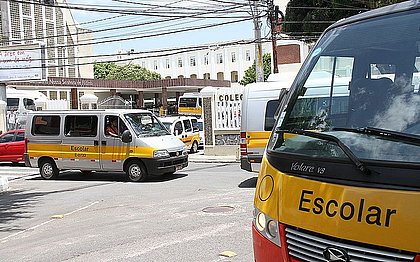 Projeto da prefeitura propõe auxílio de R$ 2,7 mil a responsáveis por transporte escolar