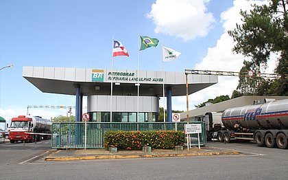 Petroleiros denunciam surto de covid-19 na refinaria Landulpho Alves