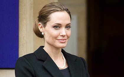 Angelina Jolie vai produzir programa para jovens sobre fake news