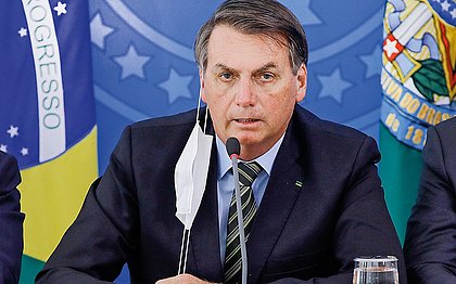 Bolsonaro admite que está entregando cargos ao centrão: 'Prestigiados'