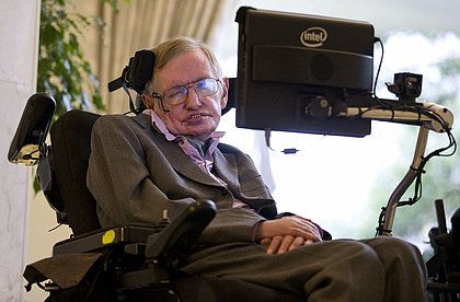 Um dos maiores gênios da física, Stephen Hawkin previu que a IA vai acabar com a raça humana 