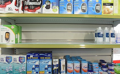 Em falta nas farmácias, preço do álcool em gel chega a custar R$ 320 em Salvador 