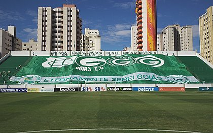 O Estádio da Serrinha estava pronto para receber a partida, adiada após casos de covid-19