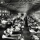 Hospital na base militar de Camp Funston, Kansas, nos Estados Unidos, durante gripe espanhola, em 1918