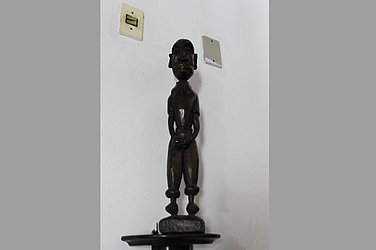 Estátua de madeira de Amaro, um negro escravizado, doada por seu dono