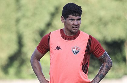 Léo Ceará tem contrato com o Vitória até dezembro