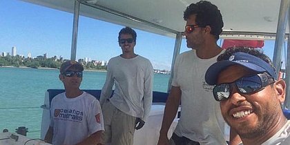 Da esquerda para a direita: o capitão francês Olivier Thomas, Rodrigo Dantas, Daniel Dantas e Daniel Guerra