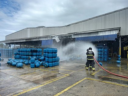 Explosão em empresa de gás mata uma pessoa e deixa duas feridas na RMS