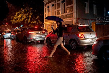 Rio: Crivella diz que 5 mil homens estão trabalhando para minimizar estragos da chuva