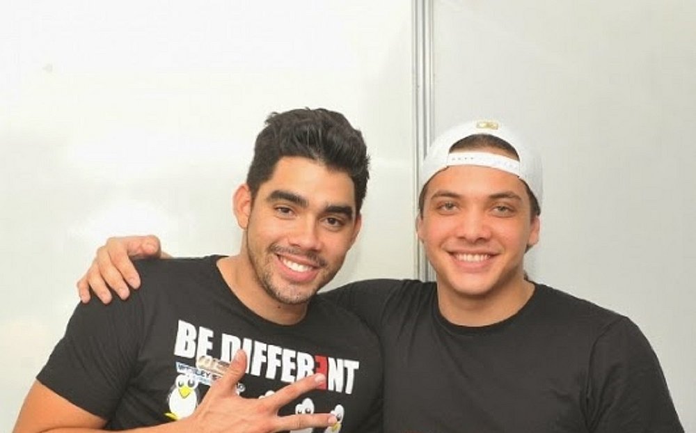 Safadão faz discurso emocionante e canta no velório de Gabriel Diniz; veja vídeo Safadão faz discurso emocionante e canta no velório de Gabriel Diniz; veja vídeo