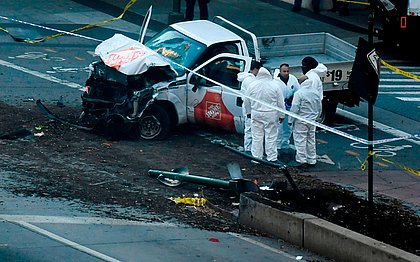Terrorista usou carro para atropelar pessoas