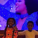 Ator adotou duas crianças na África: Titi e Bless