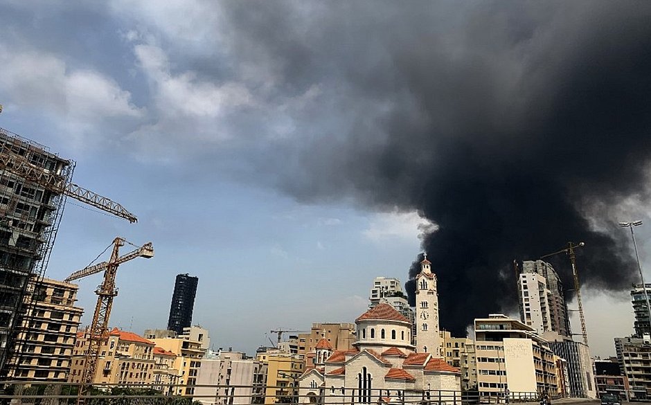 Após megaexplosão, porto de Beirute é atingido por novo incêndio; veja vídeo