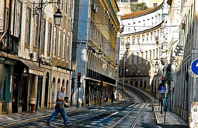 Parece Salvador mas é Lisboa: bairro do Chiado em Lisboa
