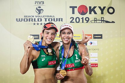 Brasileiras com medalha de ouro conquistada em Tóquio