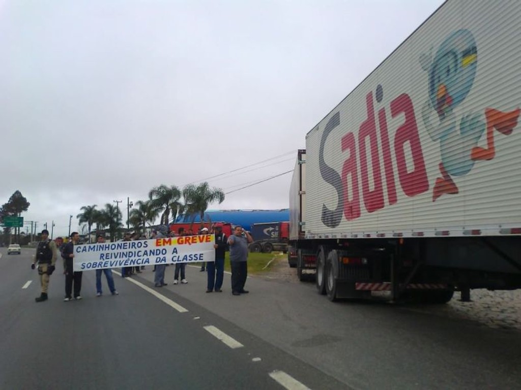 Resultado de imagem para greve dos caminhoneiros alimentos 2018