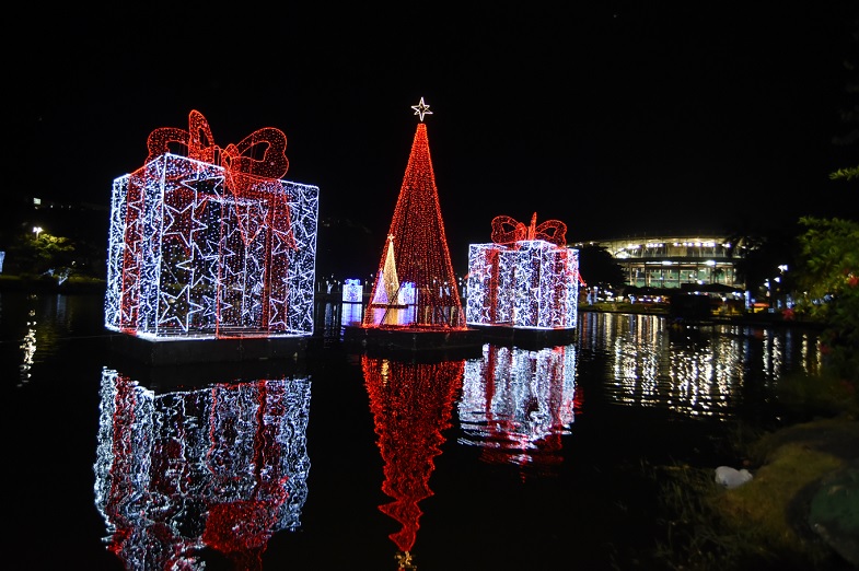Cidade iluminada: decoração de Natal de Salvador já atrai visitantes a  praças e ruas - Jornal Correio