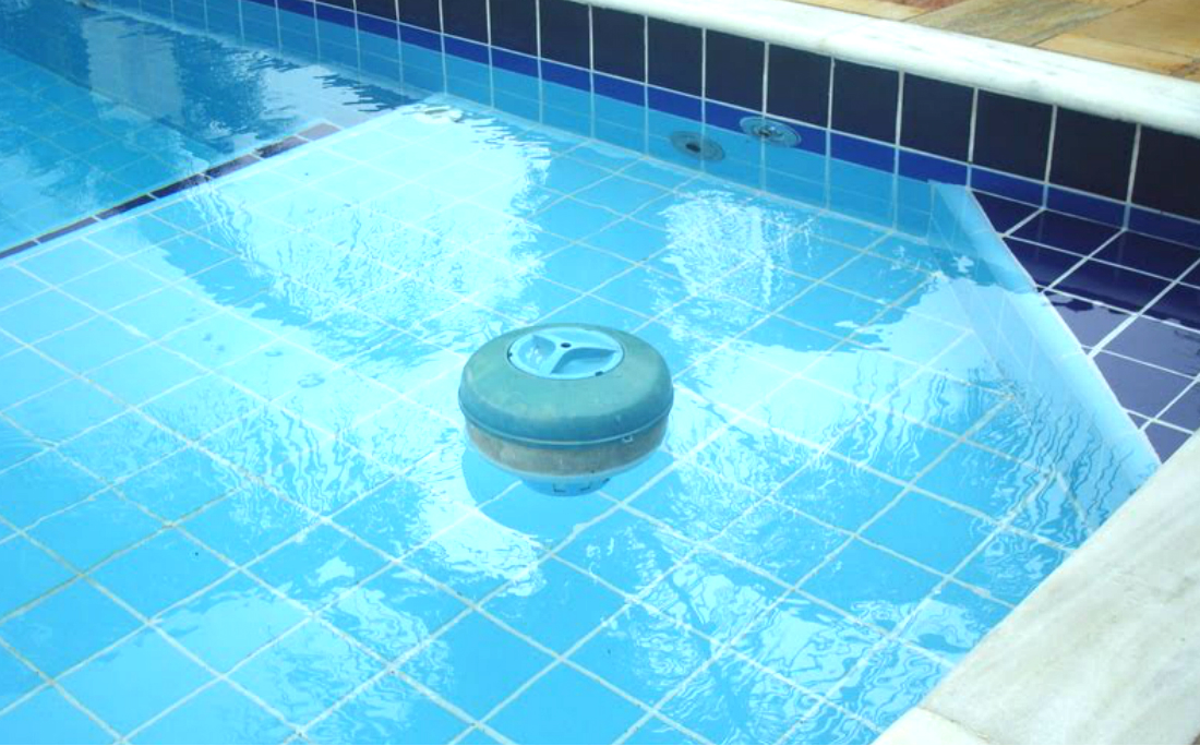 Resultado de imagem para abuso na piscina