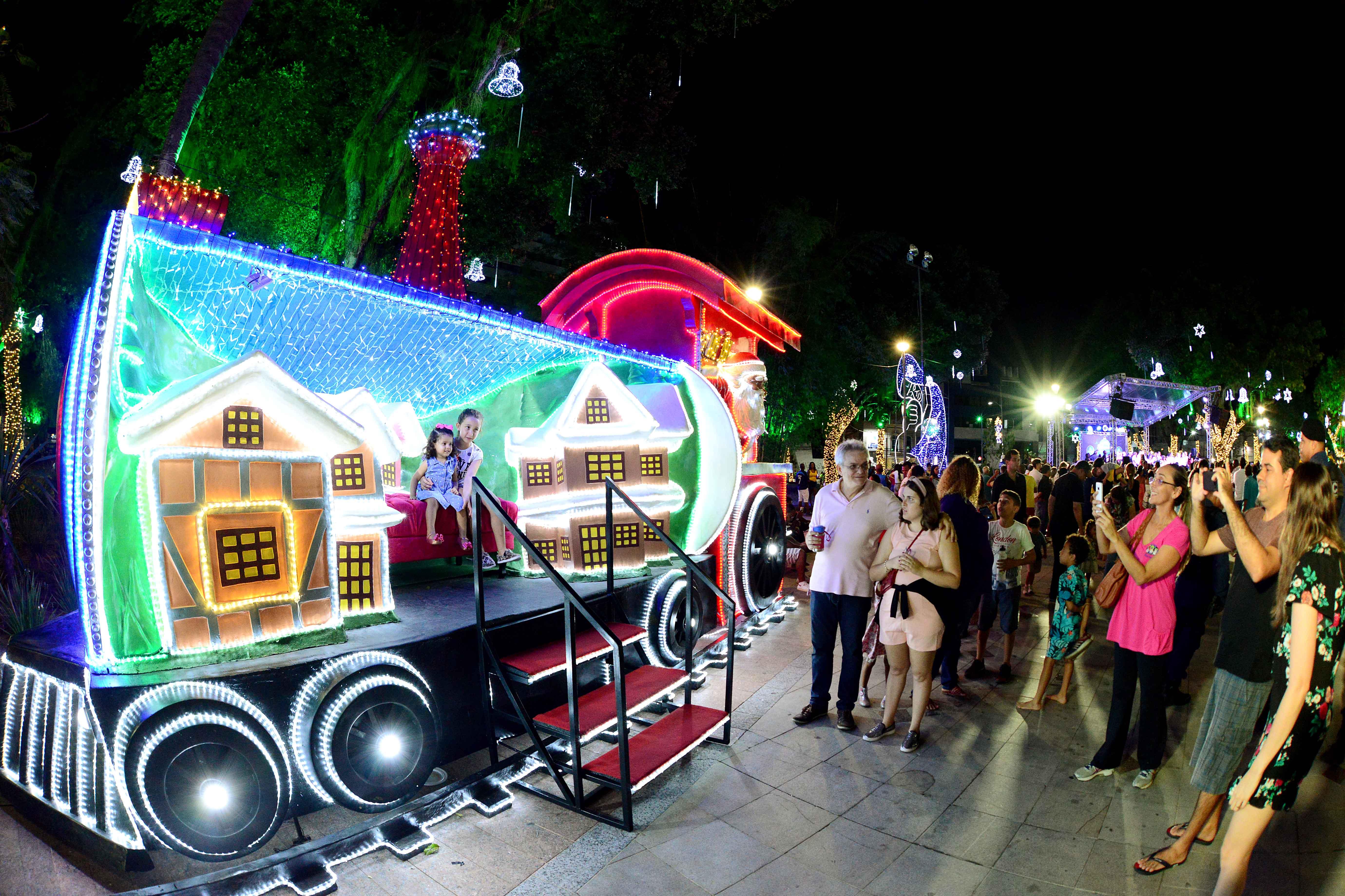 Decoração de Natal no Campo Grande atraiu 50 mil visitantes no primeiro fim  de semana - Jornal Correio