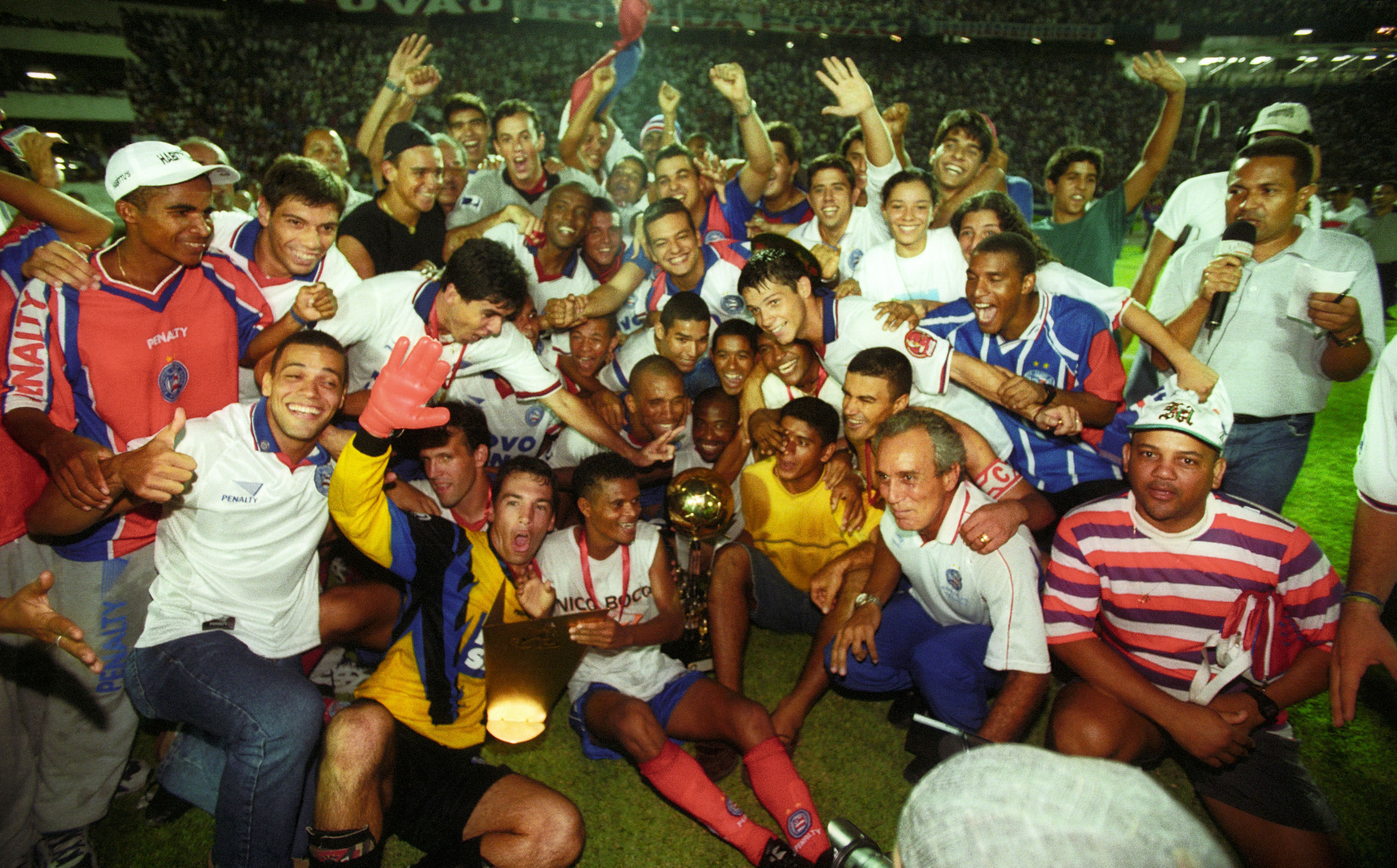 Evaristo de Macedo foi o técnico que levou o Bahia ao seu primeiro título como campeão da Copa Nordeste em 2001, com o placar de 3x1 sobre o Sport.