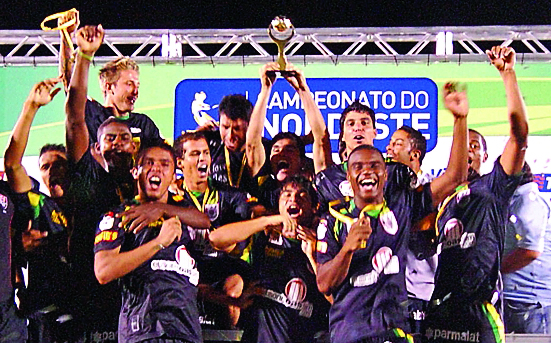 Sob o comando de Ricardo Silva, o Vitória retoma a taça em 2010 ao ganhar do ABC por 2x1