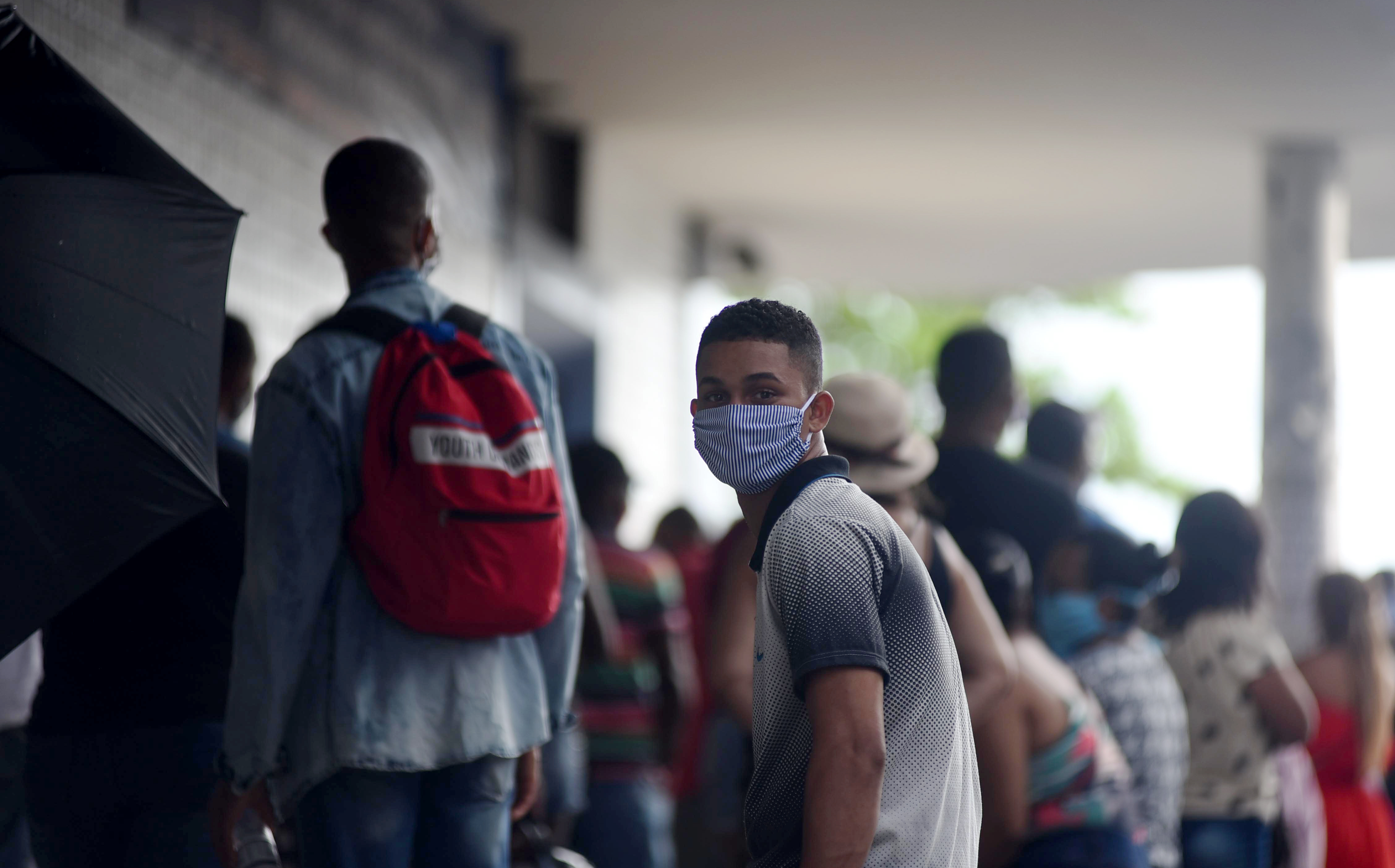 População de Salvador já aderiu ao uso de máscaras.